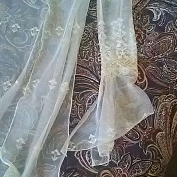 Bebe laced Camisole - Picture 5 of 5